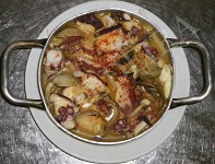 Pulpo con almejas y langostinos Pulpo con almejas y langostinos